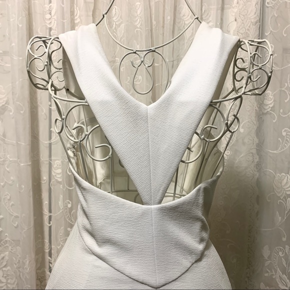 BCBGMAXAZRIA Ágata Full Length Off white Dress 2 - Picture 8 of 15